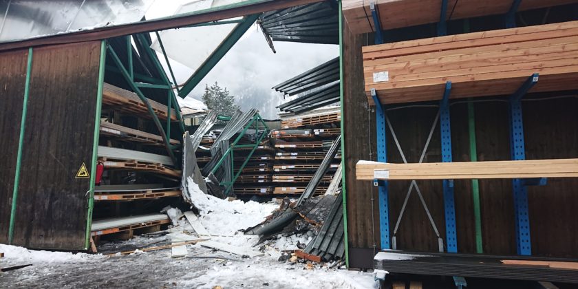 Einsturz Lagerhalle im Gewerbegebiet