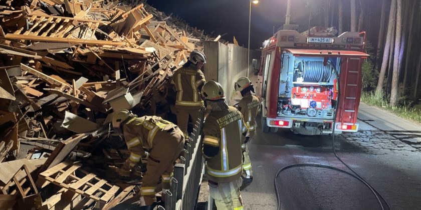 Kleiner Brand im Freien