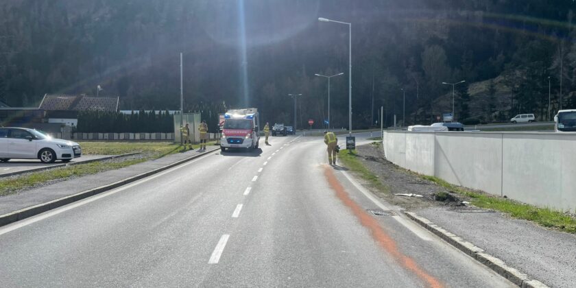 THL Ölspur – Reinigung der Fahrbahn