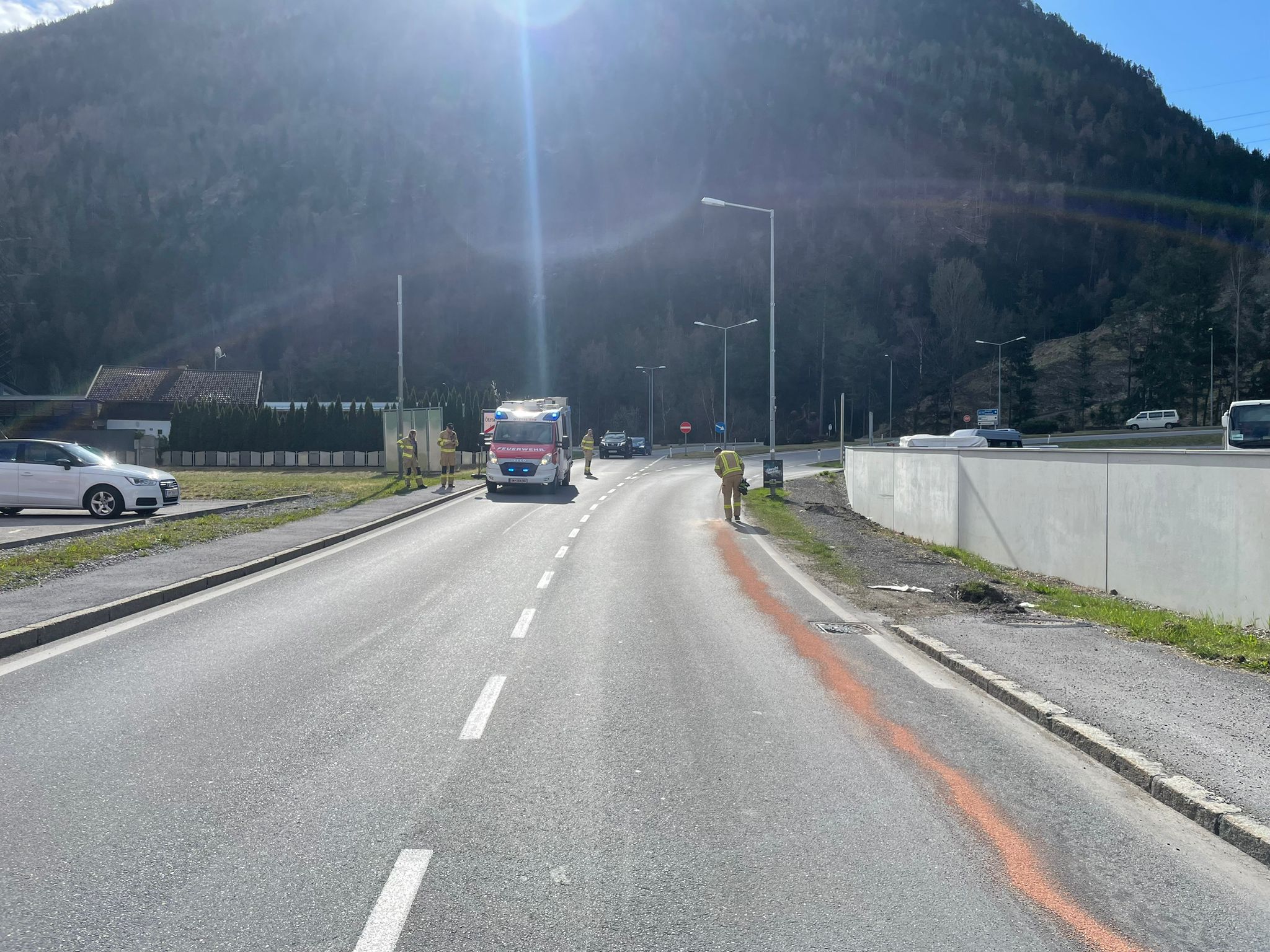 THL Ölspur – Reinigung der Fahrbahn