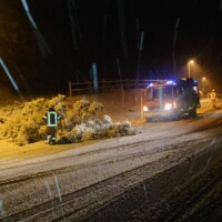 Umgestürzter Baum auf der B186 Höhe Ambach